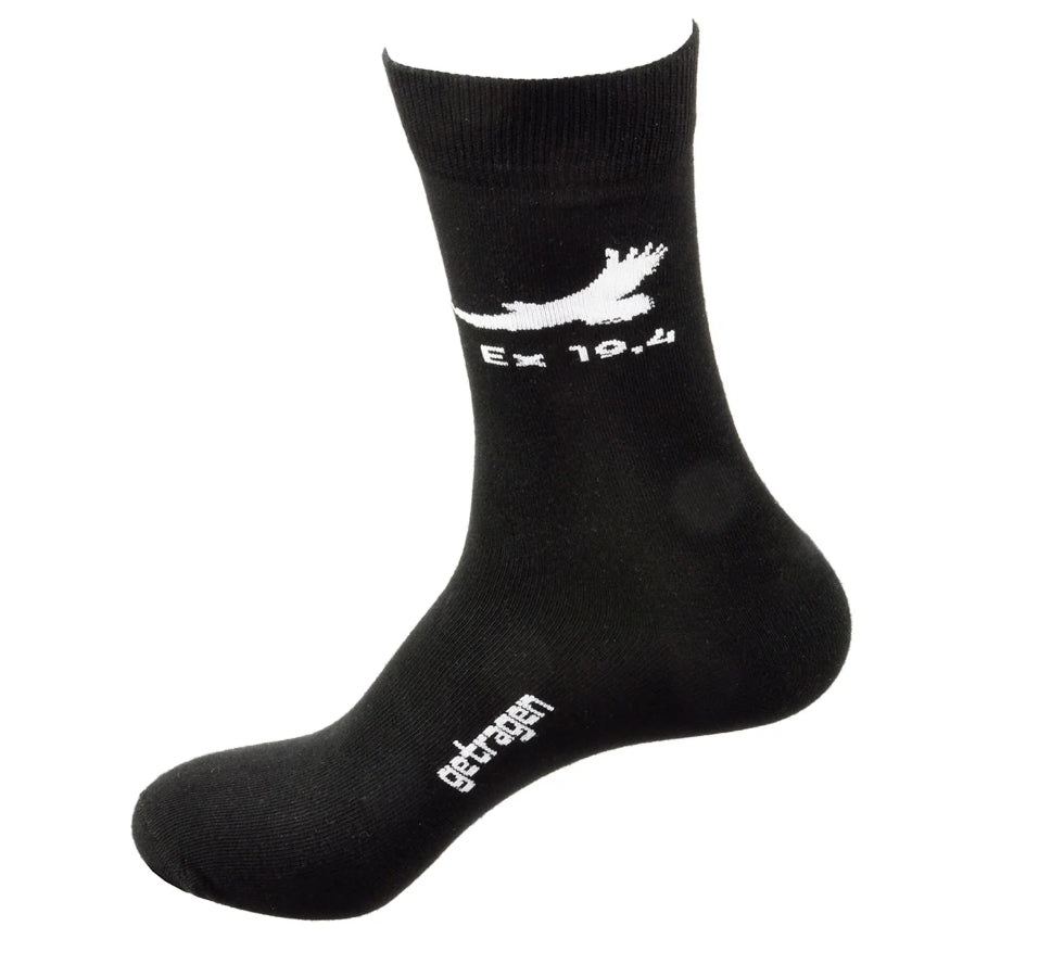 Socken schwarz - Grösse 42-46 - Text auf Socken: "getragen - Ex 19,4"