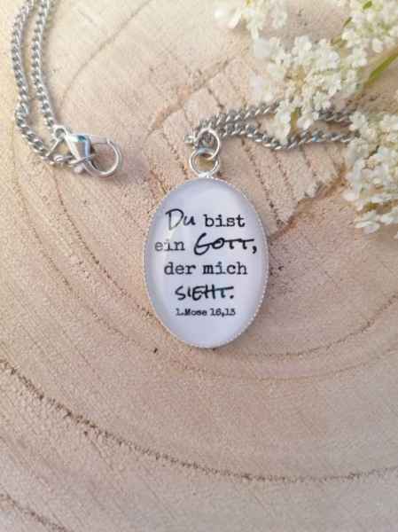 ARCHIV - Schmuck: Halskette - Du bist ein Gott, der mich sieht