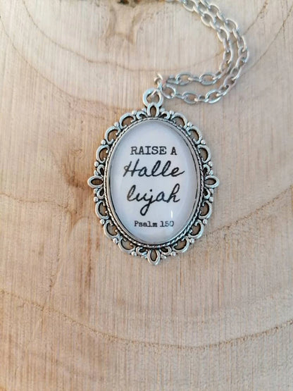 ARCHIV -Schmuck: Halskette - Raise a Hallelujah